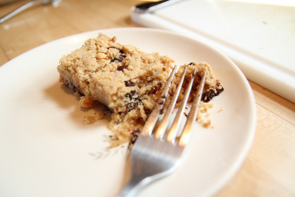 Crumbly peanut butter and chocolate chip bar. So good. 