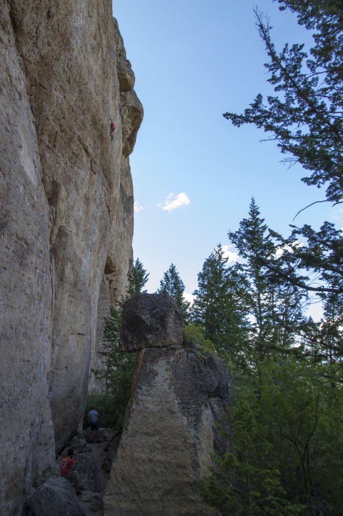 Robyn just before the crux on the LOOONNG and classic Cocaine Rodeo (5.12a). Photo: Benny