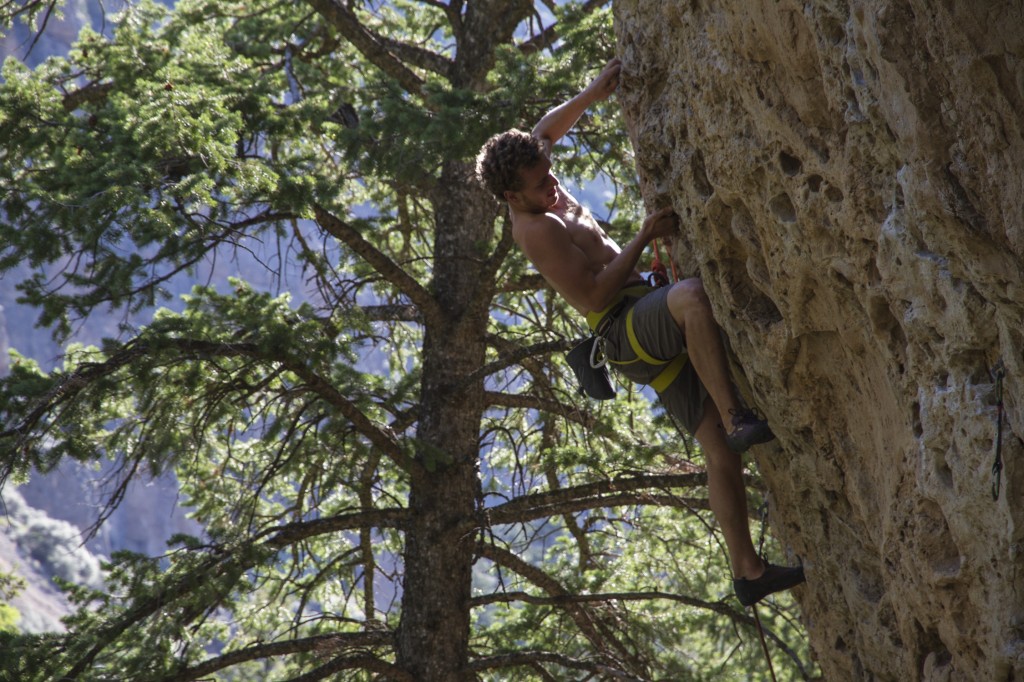 On our last morning we rose early to tick off the climbs on the Godfather boulder. Here is Ben on Umpalumpa Humpachu (5.10b) to get the day started. Tick, tick, tick, tick and off for home.