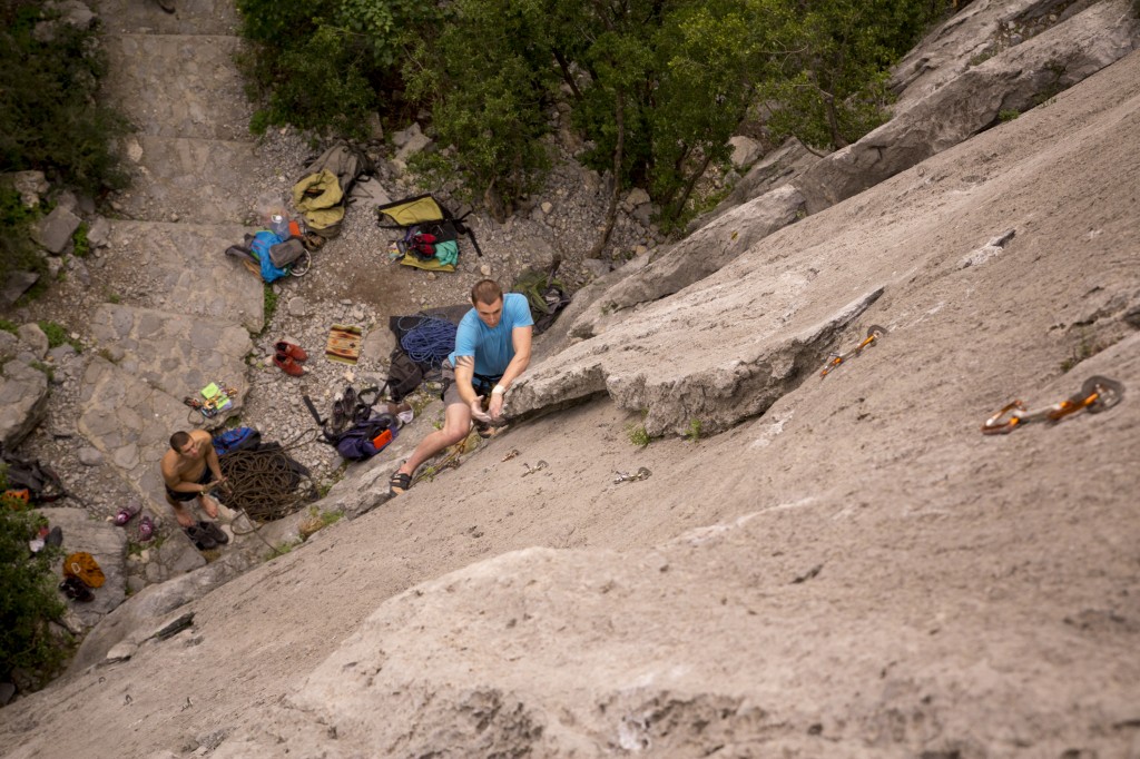 Steve working up the amazing Mugre Mugre (5.10d - R). 