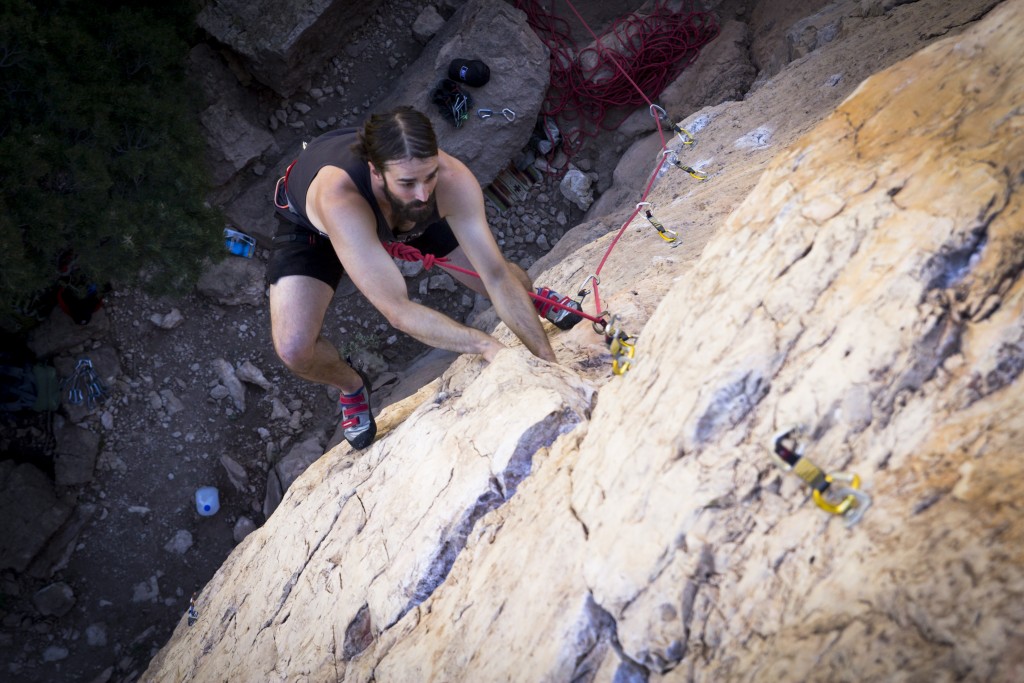 The powerful start of Ewetopia (5.12a).