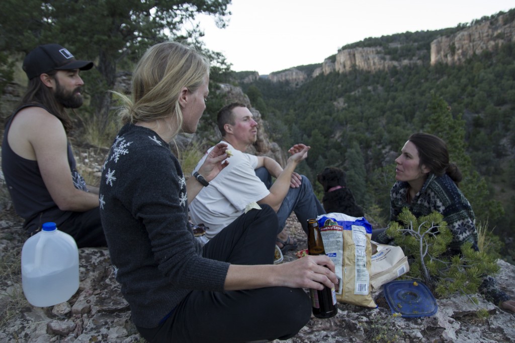Après climbing chips and beers along the canyon rim.